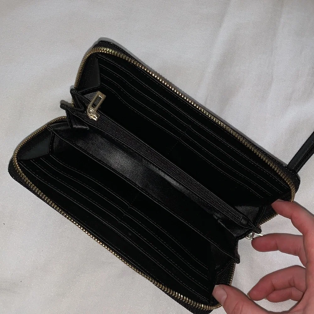 Guess wallet - Picture 3 of 3